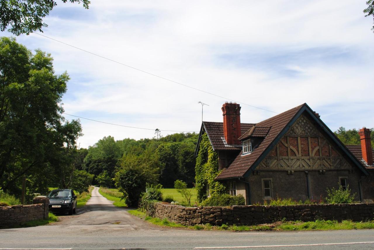 Penbedw Uchaf Estate - Rural Retreats, Tennis 莫尔德 外观 照片